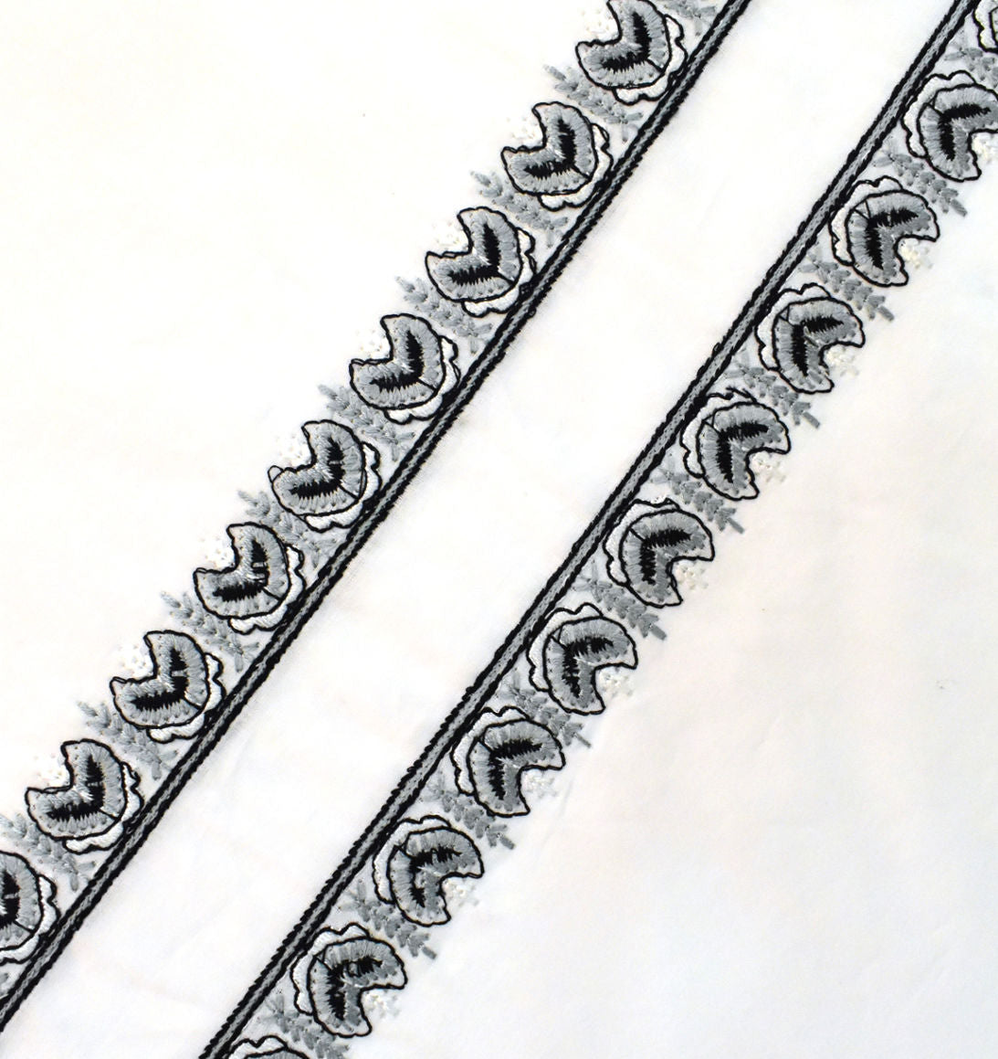 Classic White Kashmiri Embroidered Kurta Pajama - SU-CC-037 - Unstitched